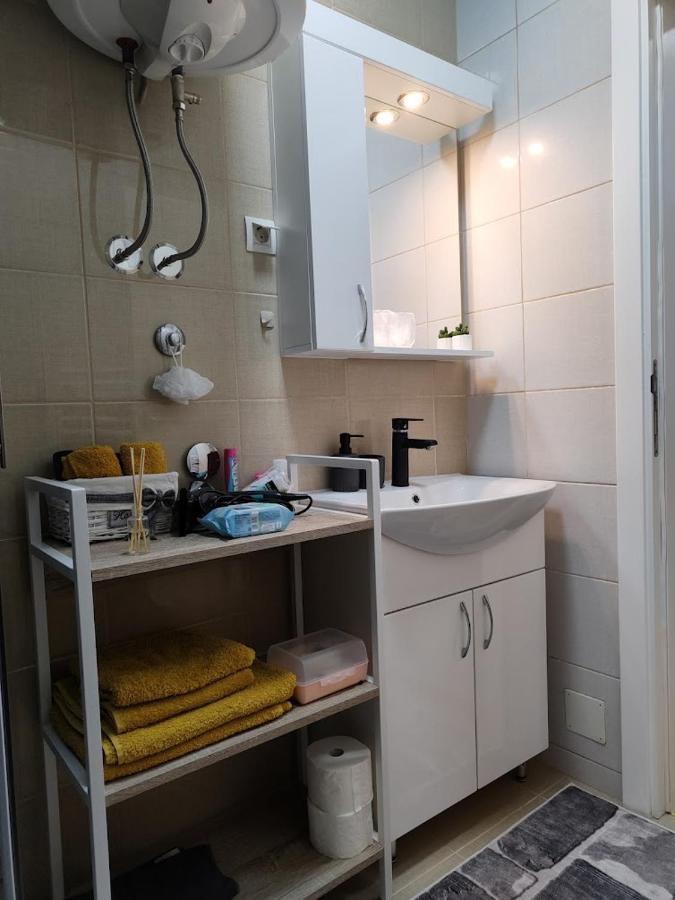 Apartman Espresso Sa Parkingom Sremska Mitrovica Exterior photo